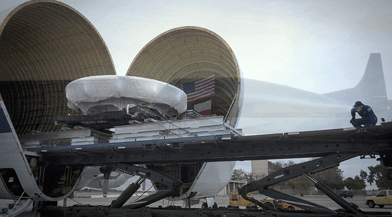 NASA“Super Guppy”巨型运输机带着阿特米斯登月任务的关键部件抵达加州